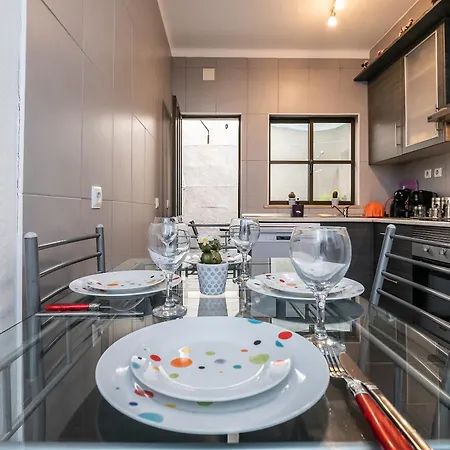 New!! 1 Bedroom Center - R. Freiras *