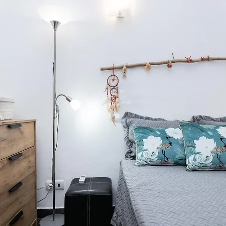 New!! 1 Bedroom Center - R. Freiras *