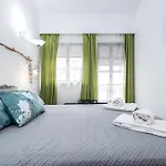 New!! 1 Bedroom Center - R. Freiras דירה טאווירה