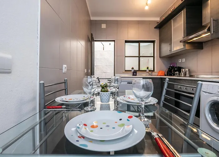 New!! 1 Bedroom Center - R. Freiras *