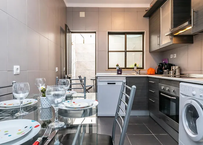 New!! 1 Bedroom Center - R. Freiras 타비라