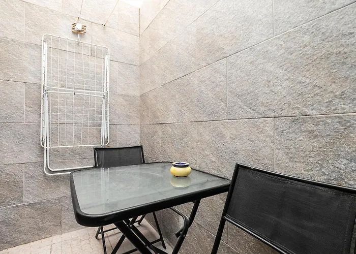 New!! 1 Bedroom Center - R. Freiras * 타비라