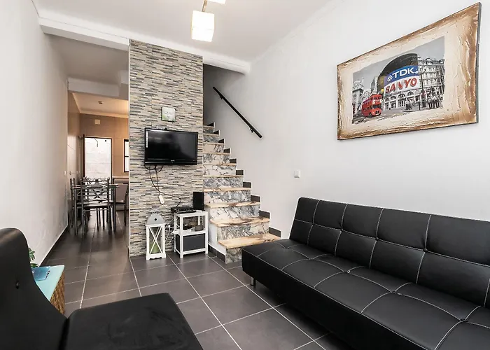 New!! 1 Bedroom Center - R. Freiras 타비라