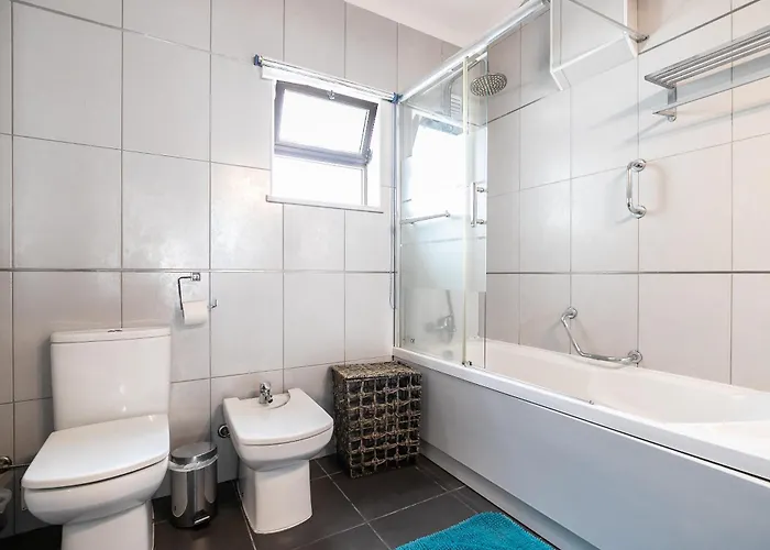 New!! 1 Bedroom Center - R. Freiras 아파트 *