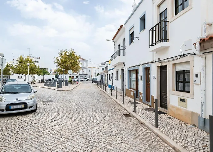 New!! 1 Bedroom Center - R. Freiras 아파트 타비라