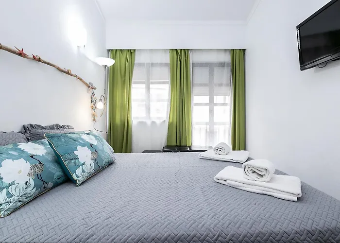 New!! 1 Bedroom Center - R. Freiras 아파트 타비라